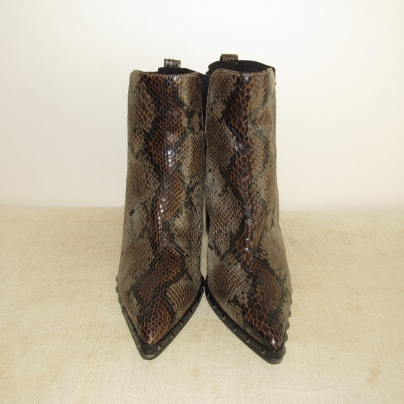 Charles by Charles David Faux Leather Bootie SZ 10 Block Heel - Picture 2 of 7